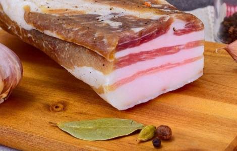 Witaminy, którymi może pochwalić się słonina